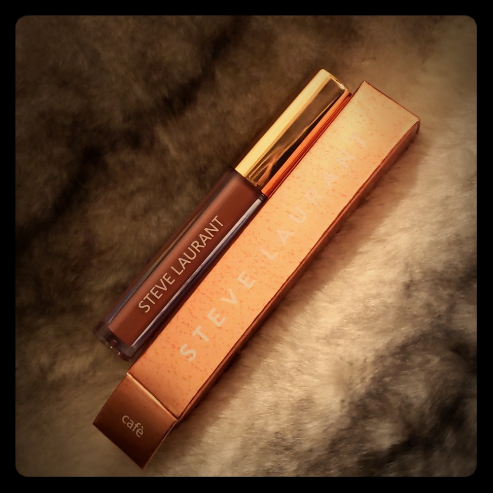 Steve Laurant lip gloss in Cafè